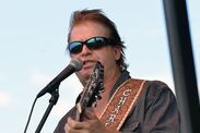 Texas country singer Charlie Robison dies